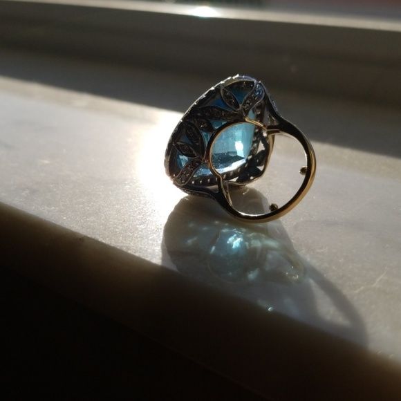 Luxe Blue Topaz Ring- Estate Jewelry - Picture 6 of 8